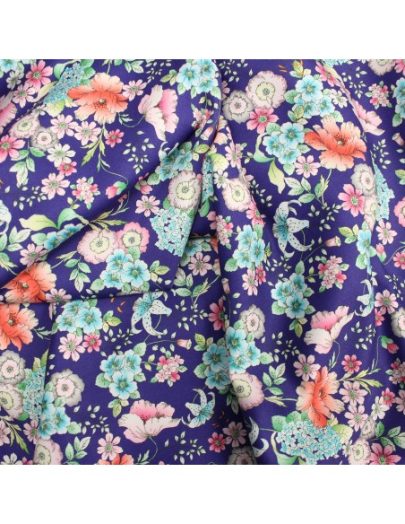 Satén azul de flores medianas